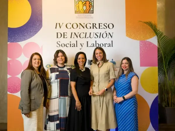 Jiménez Peña recibe reconocimiento de Best Buddies República Dominicana por su compromiso con la inclusión